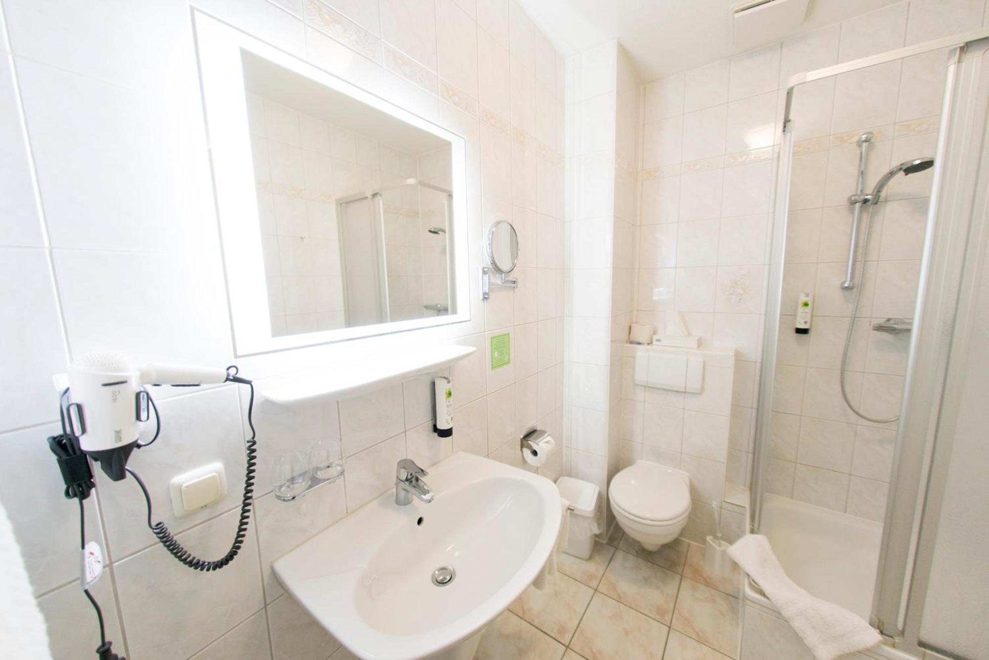 Das Fritz Hotel Schwerin Schoene Lage Im Gruenen Mit Regionaler Kueche Kostenfreien Parkplaetzen Und E Ladestation ภายนอก รูปภาพ